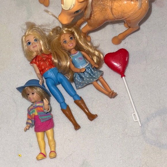 Barbie Red Tractor and Tan Horses Playset - Picture 3 of 4